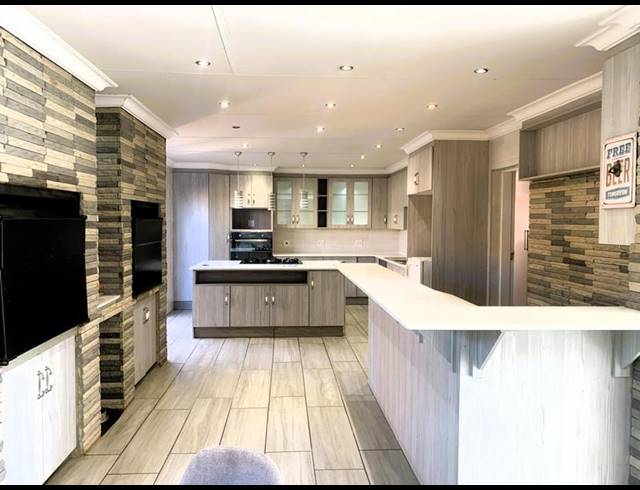 3 BEDROOM HOUSE FOR SALE IN RAVENSWOOD